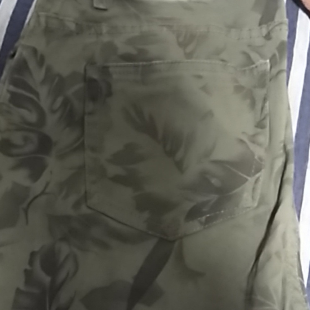 Capris - Picture 2 of 4
